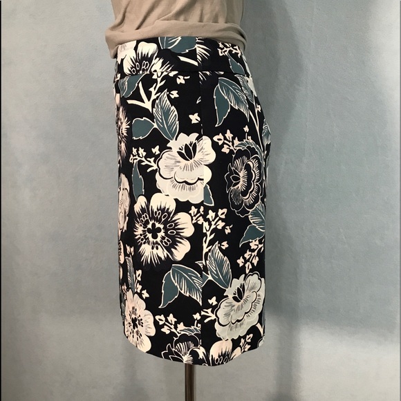 Ann Taylor Loft Floral Pencil Skirt 10 - Picture 2 of 3